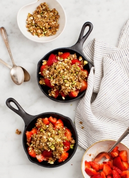 Strawberry Pistachio Crumble 2017-05-04